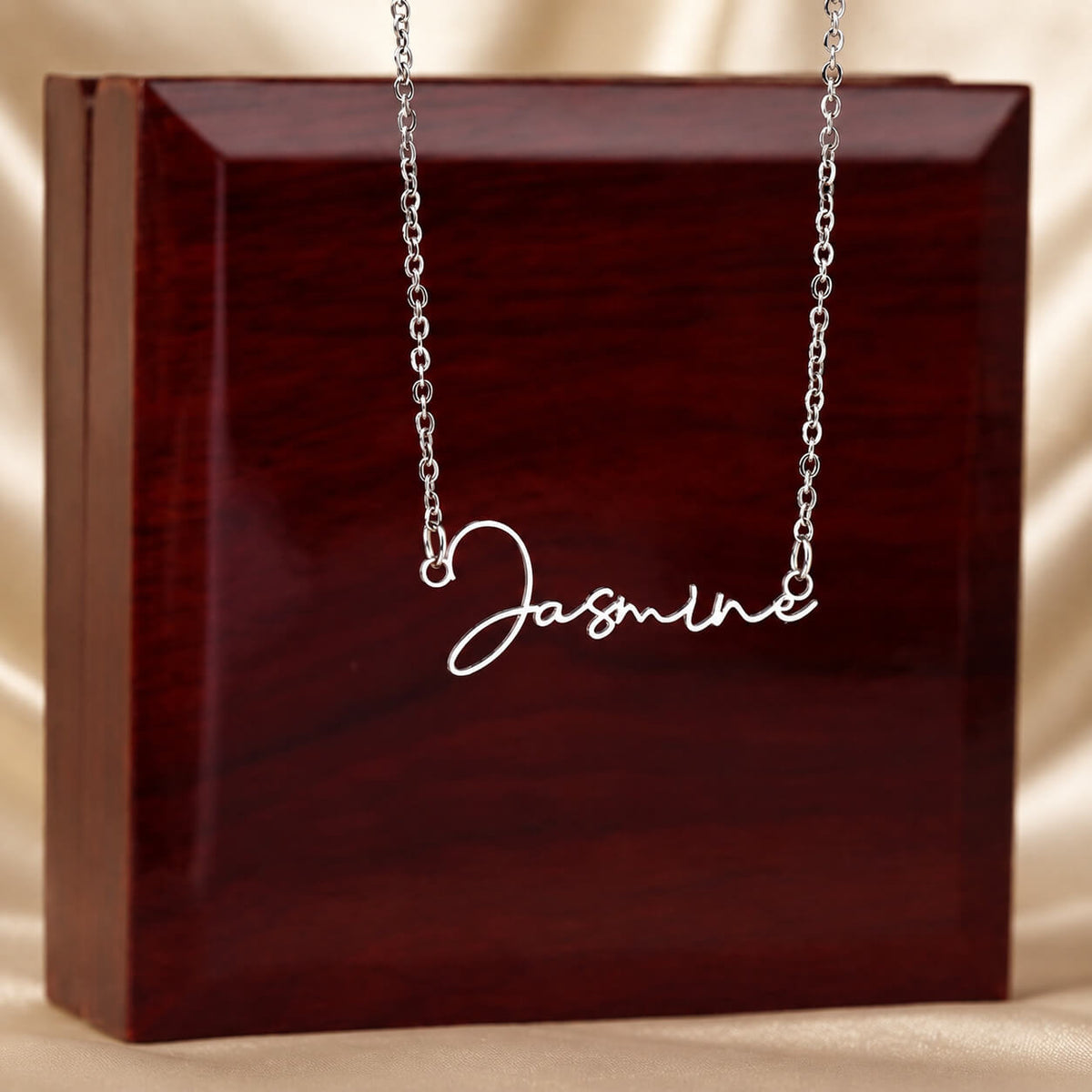 Personalized signature name necklace in silver with luxury gift box